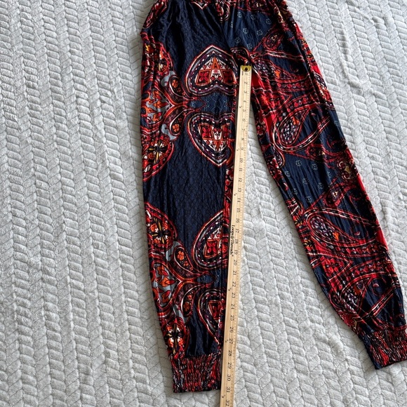 NWT LASCANA Women's Vibrant Red and Black Pants Side Pockets - Picture 4 of 7